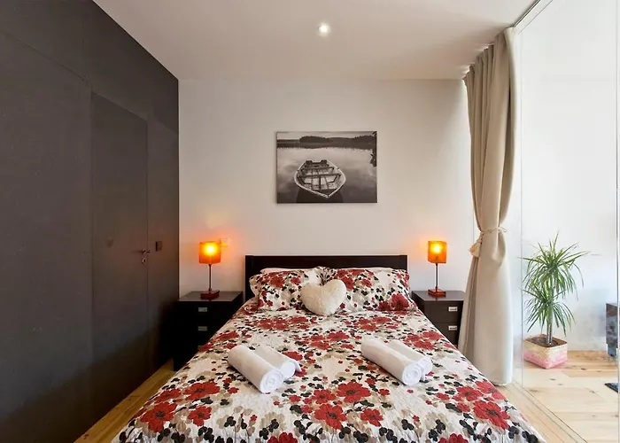 Sunny Oporto, Trindade Balcony