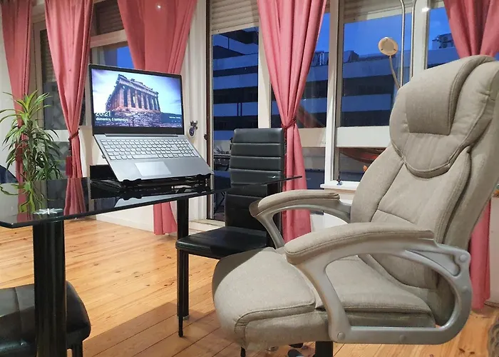 Sunny Oporto, Trindade Balcony