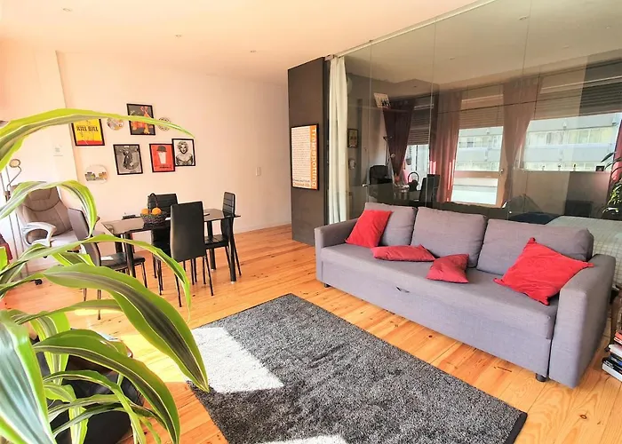 Sunny Oporto, Trindade Balcony