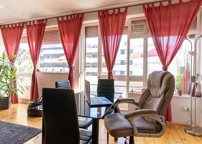 Sunny Oporto, Trindade Balcony 波尔图