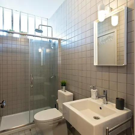 Sunny Oporto, Trindade Balcony *