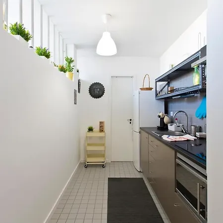 Sunny Oporto, Trindade Balcony *