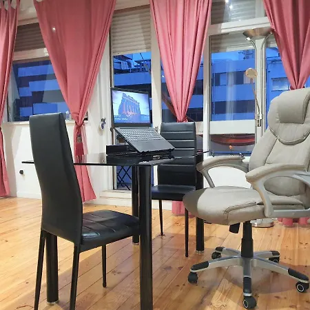 Sunny Oporto, Trindade Balcony