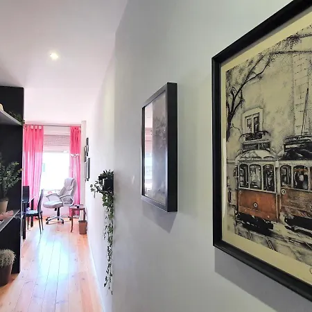 Sunny Oporto, Trindade Balcony