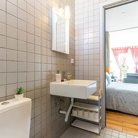 Sunny Oporto, Trindade Balcony *