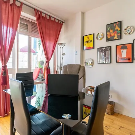 Sunny Oporto, Trindade Balcony