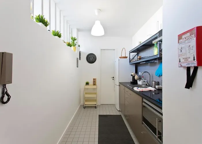 Sunny Oporto, Trindade Balcony *