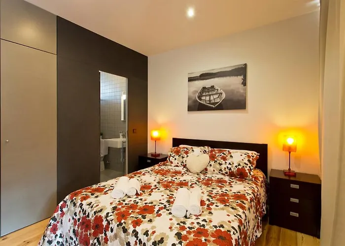 Sunny Oporto, Trindade Balcony פורטו