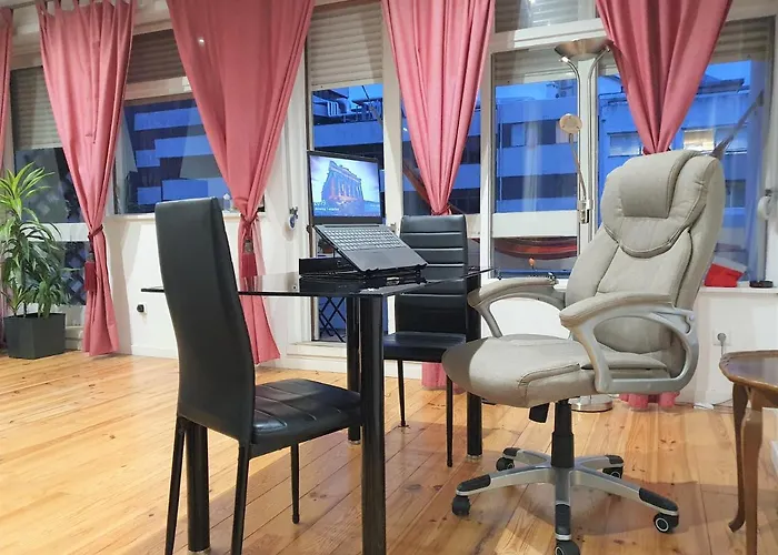 Sunny Oporto, Trindade Balcony