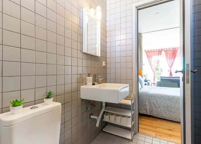 Sunny Oporto, Trindade Balcony *