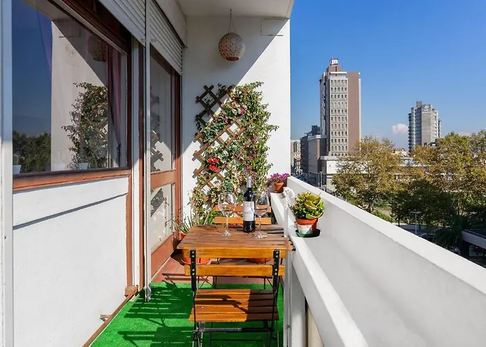 Sunny Oporto, Trindade Balcony