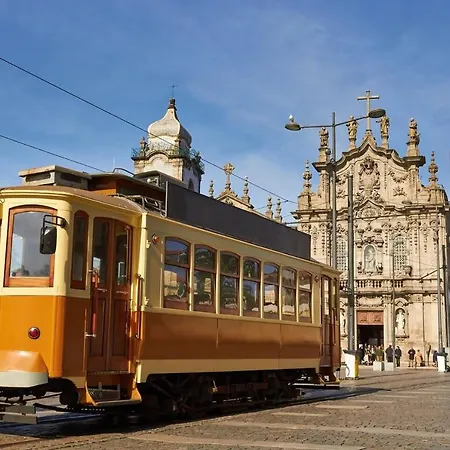 Sunny Oporto, Trindade Balcony *
