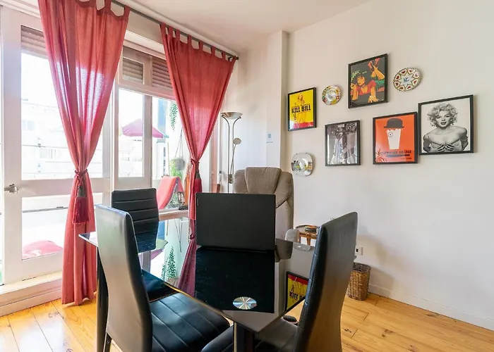 Sunny Oporto, Trindade Balcony