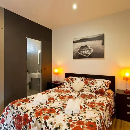 Sunny Oporto, Trindade Balcony ポルト