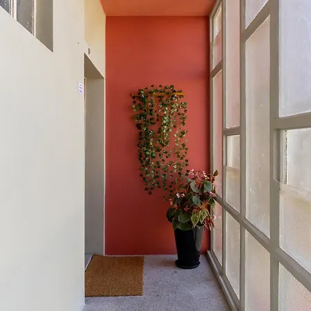 Sunny Oporto, Trindade Balcony * ポルト